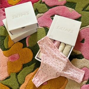 SKIMS Limited Edition, Sold Out, Fits Everybody Thong 5-Pack. Cherry Blossom